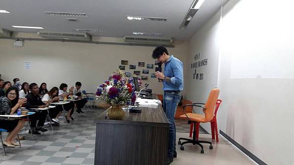 แทค ภรัณยู กับบทบาทอาจารย์พิเศษสุดเท่ อยากไปนั่งเรียนด้วยจัง แทค ภรัณยู กับบทบาทอาจารย์พิเศษสุดเท่ อยากไปนั่งเรียนด้วยจัง