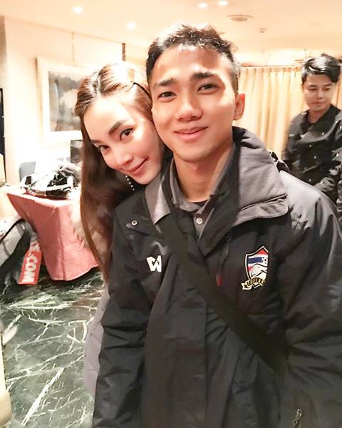 คิดถึงจะแย่...เมย์ พิชญ์นาฏ บินตรงถึงญี่ปุ่น พบหน้าหวานใจ เจ ชนาธิป คิดถึงจะแย่...เมย์ พิชญ์นาฏ บินตรงถึงญี่ปุ่น พบหน้าหวานใจ เจ ชนาธิป