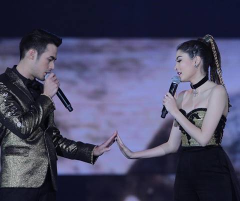 ป๊อก ไม่หึง มาร์กี้ บอย เลิฟซีนในคอนเสิร์ต เข้าใจว่าเป็นงาน บอกเห็นจนชินแล้ว ป๊อก ไม่หึง มาร์กี้ บอย เลิฟซีนในคอนเสิร์ต เข้าใจว่าเป็นงาน บอกเห็นจนชินแล้ว