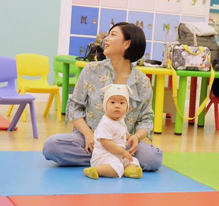 กุ๊บกิ๊บ อุ้ม น้องเป่าเปา ไปทำบุญที่บ้านเด็กพิการ กุ๊บกิ๊บ อุ้ม น้องเป่าเปา ไปทำบุญที่บ้านเด็กพิการ
