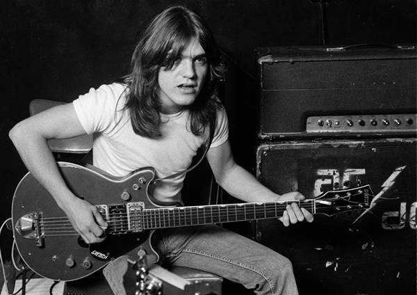 ยัง มือกีตาร์ AC/DC ยัง มือกีตาร์ AC/DC