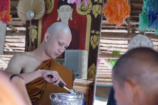 ตั้ม เดอะสตาร์ 10 เข้าพิธีอุปสมบทอย่างเรียบง่าย พร้อมรับฉายาทางธรรม พระสุธโน ตั้ม เดอะสตาร์ 10 เข้าพิธีอุปสมบทอย่างเรียบง่าย พร้อมรับฉายาทางธรรม พระสุธโน