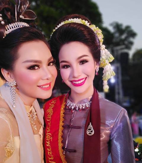 จูลี่ The Face 3 มาในลุค นางสงกรานต์พระประแดง สวยแจ่ม งามอย่างไทย จูลี่ The Face 3 มาในลุค นางสงกรานต์พระประแดง สวยแจ่ม งามอย่างไทย