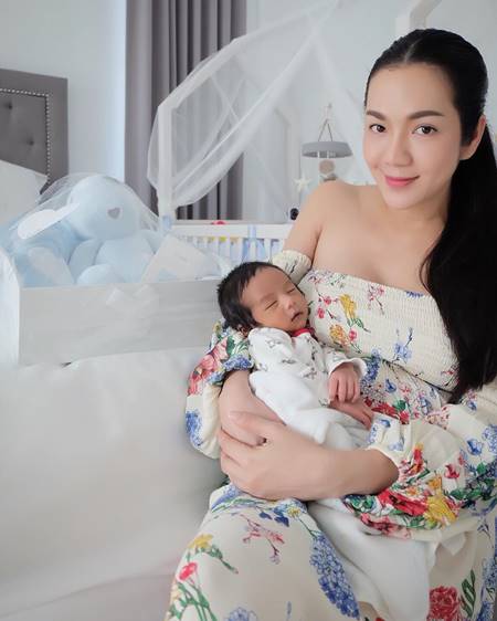 อ๋อม สกาวใจ อ๋อม สกาวใจ