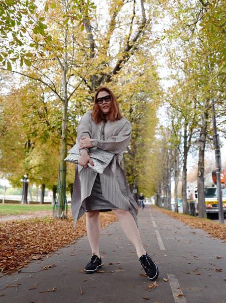 พี่เกล้า ผู้จัดการ ใหม่ ดาวิกา พี่เกล้า ผู้จัดการ ใหม่ ดาวิกา