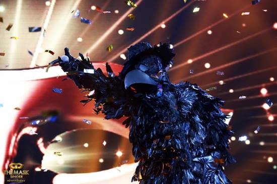 งานงอก ! ดีเจมะตูม ประกาศจะอมนิ้วโป้งเท้าโชว์ ถ้าทายหน้ากากผิด..ซวยแล้ว !! งานงอก ! ดีเจมะตูม ประกาศจะอมนิ้วโป้งเท้าโชว์ ถ้าทายหน้ากากผิด..ซวยแล้ว !!