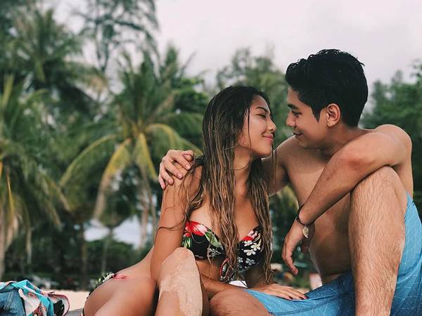 อูย..ดราม่าร้อน ! หวาย โชว์จูบแฟนหนุ่ม-จับหน้าอกใน IG ก่อนลบอย่างไว อูย..ดราม่าร้อน ! หวาย โชว์จูบแฟนหนุ่ม-จับหน้าอกใน IG ก่อนลบอย่างไว