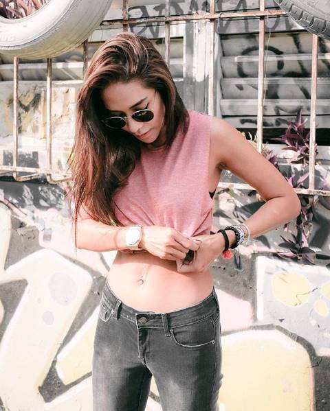 พลอย เฌอมาลย์ กับท่าโพสชวนสยิว เผยบั้นท้ายกลมกลึง เห็นแล้วใจสั่น พลอย เฌอมาลย์ กับท่าโพสชวนสยิว เผยบั้นท้ายกลมกลึง เห็นแล้วใจสั่น