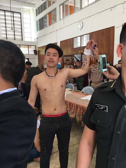 เบิ้ล ปทุมราช ไขทุกข้อข้องใจ เป็นใคร-ไลฟ์สดรายงานตัว พลทหารมาแล้วครับ !! เบิ้ล ปทุมราช ไขทุกข้อข้องใจ เป็นใคร-ไลฟ์สดรายงานตัว พลทหารมาแล้วครับ !!