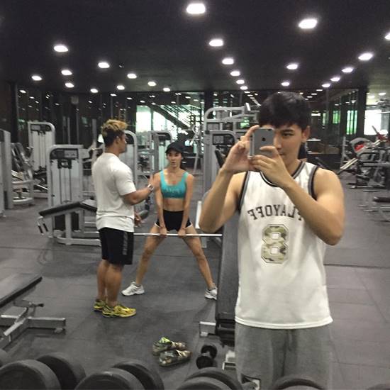 เบเบ้ ควงสามีโชว์หุ่นในชุดว่ายน้ำ แซ่บแบบแพ็คคู่ อู้หู... เด็ดมาก !! เบเบ้ ควงสามีโชว์หุ่นในชุดว่ายน้ำ แซ่บแบบแพ็คคู่ อู้หู... เด็ดมาก !!