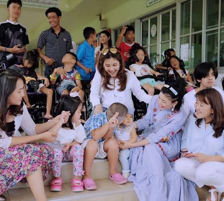 กุ๊บกิ๊บ อุ้ม น้องเป่าเปา ไปทำบุญที่บ้านเด็กพิการ กุ๊บกิ๊บ อุ้ม น้องเป่าเปา ไปทำบุญที่บ้านเด็กพิการ