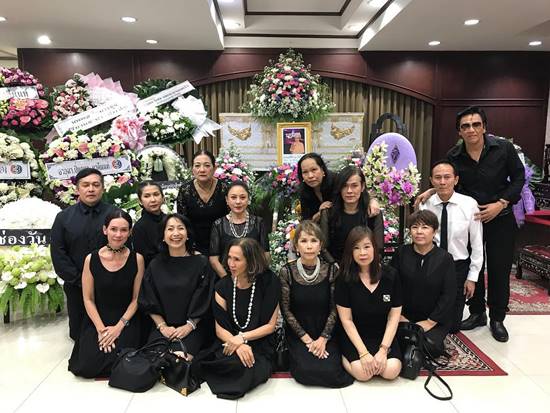 คุณยายอี๊ด สินีนาฏ โพธิเวส คุณยายอี๊ด สินีนาฏ โพธิเวส