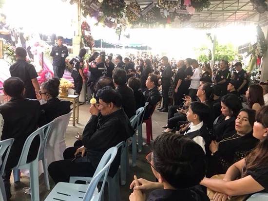 หม่ำ จ๊กมก ร่ำไห้ อาลัยส่ง แวว จ๊กมก หม่ำ จ๊กมก ร่ำไห้ อาลัยส่ง แวว จ๊กมก