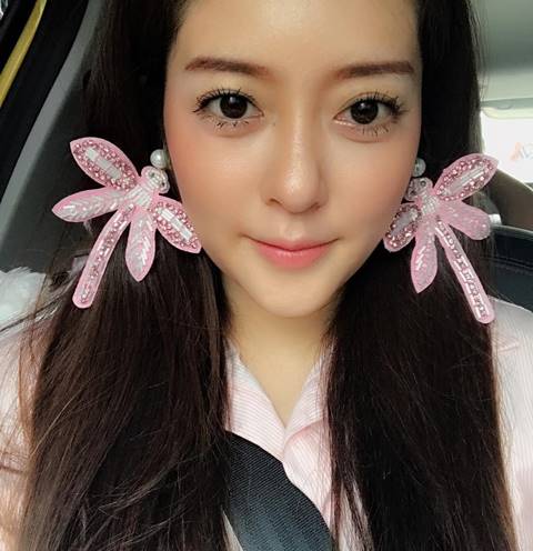 ปุยฝ้าย แชะภาพคู่ แก้มบุ๋ม ปุยฝ้าย แชะภาพคู่ แก้มบุ๋ม