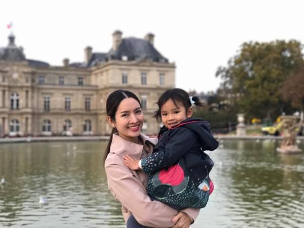 มาดูการไหว้ของ น้องปีใหม่ มาดูการไหว้ของ น้องปีใหม่