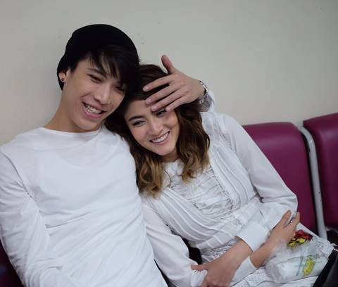 ป๊อก ไม่หึง มาร์กี้ บอย เลิฟซีนในคอนเสิร์ต เข้าใจว่าเป็นงาน บอกเห็นจนชินแล้ว ป๊อก ไม่หึง มาร์กี้ บอย เลิฟซีนในคอนเสิร์ต เข้าใจว่าเป็นงาน บอกเห็นจนชินแล้ว