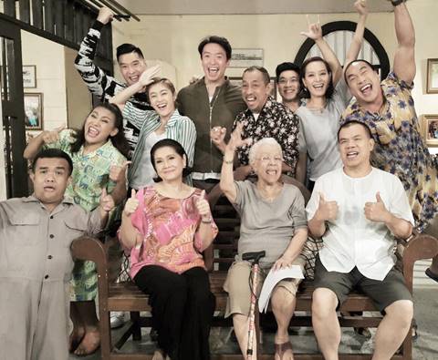 คุณยายอี๊ด สินีนาฏ โพธิเวส คุณยายอี๊ด สินีนาฏ โพธิเวส