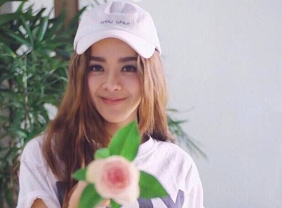 ปุยฝ้าย แชะภาพคู่ แก้มบุ๋ม ปุยฝ้าย แชะภาพคู่ แก้มบุ๋ม