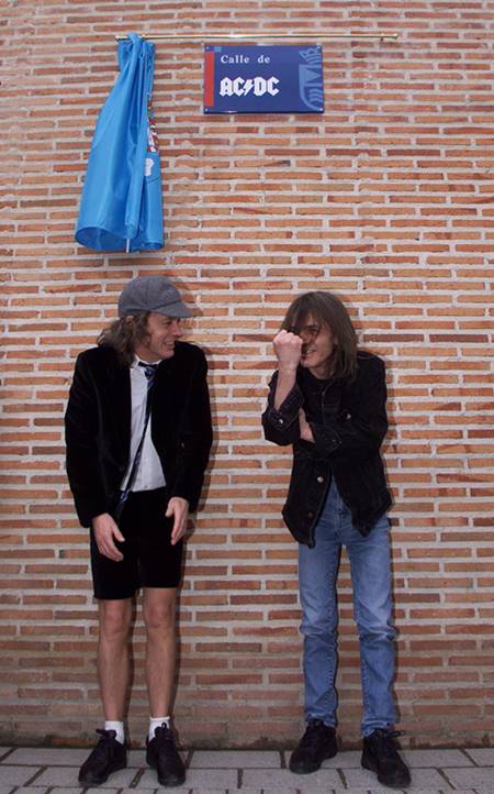 ยัง มือกีตาร์ AC/DC ยัง มือกีตาร์ AC/DC