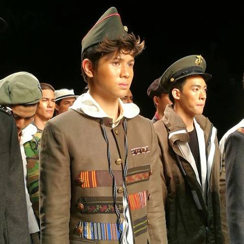 หล่อได้แม่ ! น้องอีตั้น ลูกหมิว ลลิตา อวดมาดนายแบบเป๊ะทุกย่างก้าว หล่อได้แม่ ! น้องอีตั้น ลูกหมิว ลลิตา อวดมาดนายแบบเป๊ะทุกย่างก้าว