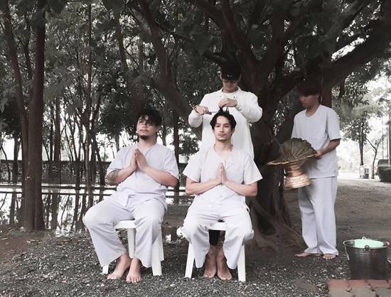 ตั้ม เดอะสตาร์ 10 เข้าพิธีอุปสมบทอย่างเรียบง่าย พร้อมรับฉายาทางธรรม พระสุธโน ตั้ม เดอะสตาร์ 10 เข้าพิธีอุปสมบทอย่างเรียบง่าย พร้อมรับฉายาทางธรรม พระสุธโน