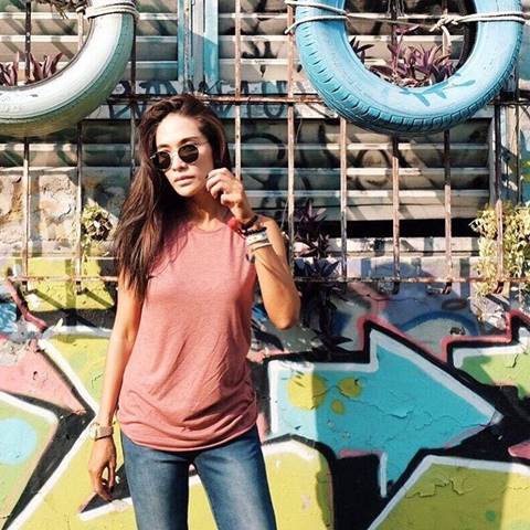 พลอย เฌอมาลย์ กับท่าโพสชวนสยิว เผยบั้นท้ายกลมกลึง เห็นแล้วใจสั่น พลอย เฌอมาลย์ กับท่าโพสชวนสยิว เผยบั้นท้ายกลมกลึง เห็นแล้วใจสั่น