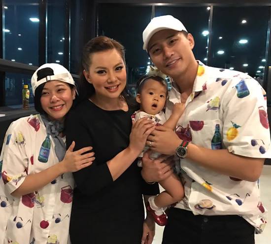 บี้-กุ๊บกิ๊บ อุ้มลูกสาว น้องเป่าเปา บี้-กุ๊บกิ๊บ อุ้มลูกสาว น้องเป่าเปา