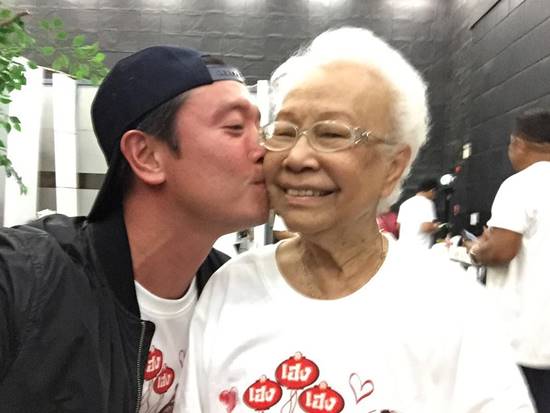 คุณยายอี๊ด สินีนาฏ โพธิเวส คุณยายอี๊ด สินีนาฏ โพธิเวส