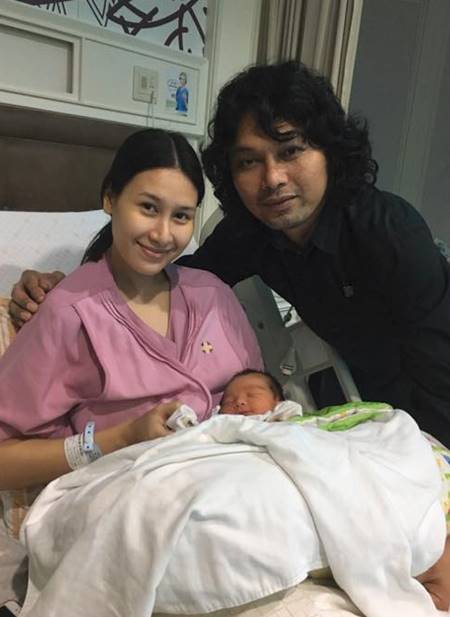 แซนวิช โพสต์ภาพ น้องลีออง ลูก เสก โลโซ แซนวิช โพสต์ภาพ น้องลีออง ลูก เสก โลโซ