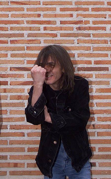 ยัง มือกีตาร์ AC/DC ยัง มือกีตาร์ AC/DC