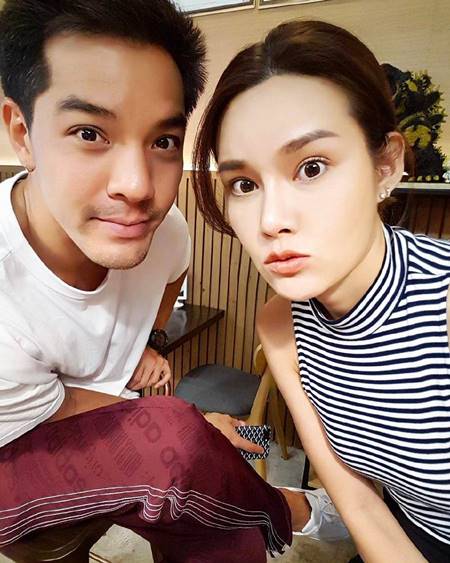 หญิง รฐา หญิง รฐา