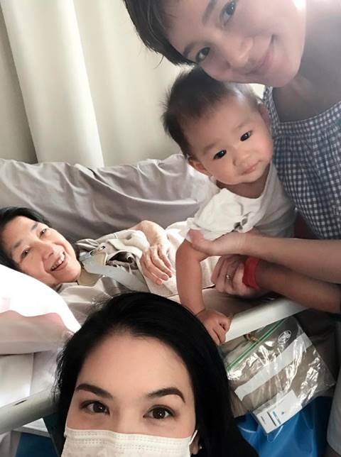 เหนื่อยแค่ไหนก็ยอม โบ-แบม ทำหน้าที่ลูกที่ดี ช่วยกันดูแลเมื่อคุณแม่ป่วย เหนื่อยแค่ไหนก็ยอม โบ-แบม ทำหน้าที่ลูกที่ดี ช่วยกันดูแลเมื่อคุณแม่ป่วย