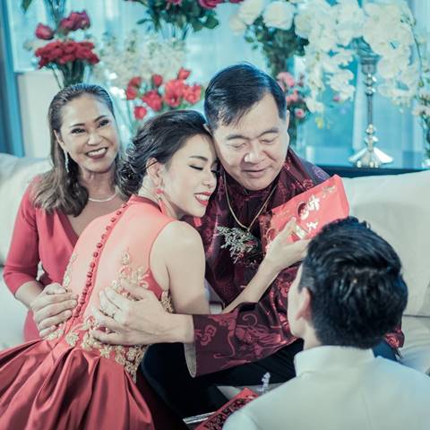 ฟังเรื่องราว อุ้ม ลักขณา - นิวเคลียร์ หรรษา ผ่านไอจีคุณพ่อ ฟังเรื่องราว อุ้ม ลักขณา - นิวเคลียร์ หรรษา ผ่านไอจีคุณพ่อ