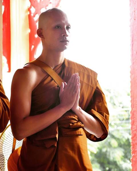 ตั้ม เดอะสตาร์ 10 เข้าพิธีอุปสมบทอย่างเรียบง่าย พร้อมรับฉายาทางธรรม พระสุธโน ตั้ม เดอะสตาร์ 10 เข้าพิธีอุปสมบทอย่างเรียบง่าย พร้อมรับฉายาทางธรรม พระสุธโน