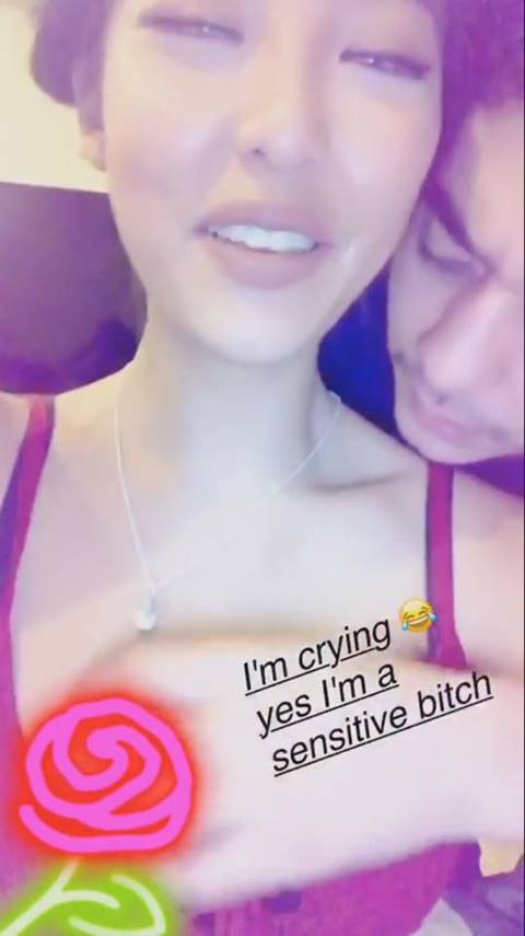 อูย..ดราม่าร้อน ! หวาย โชว์จูบแฟนหนุ่ม-จับหน้าอกใน IG ก่อนลบอย่างไว อูย..ดราม่าร้อน ! หวาย โชว์จูบแฟนหนุ่ม-จับหน้าอกใน IG ก่อนลบอย่างไว