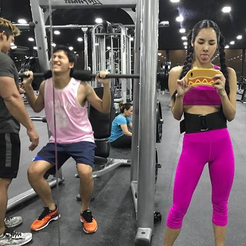 เบเบ้ ควงสามีโชว์หุ่นในชุดว่ายน้ำ แซ่บแบบแพ็คคู่ อู้หู... เด็ดมาก !! เบเบ้ ควงสามีโชว์หุ่นในชุดว่ายน้ำ แซ่บแบบแพ็คคู่ อู้หู... เด็ดมาก !!