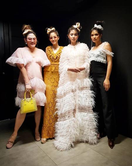 พี่เกล้า ผู้จัดการ ใหม่ ดาวิกา พี่เกล้า ผู้จัดการ ใหม่ ดาวิกา