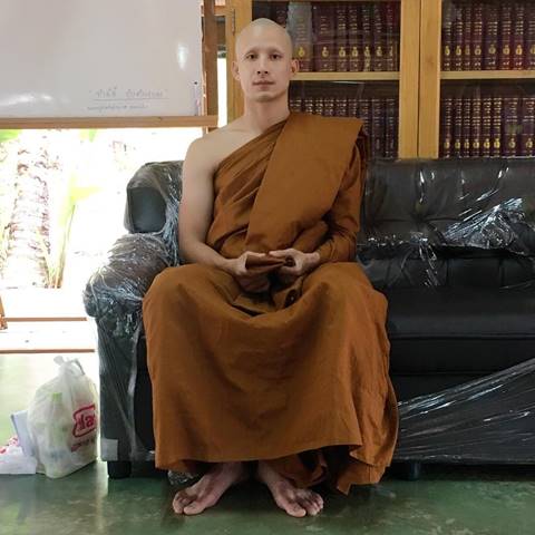 ตั้ม เดอะสตาร์ 10 เข้าพิธีอุปสมบทอย่างเรียบง่าย พร้อมรับฉายาทางธรรม พระสุธโน ตั้ม เดอะสตาร์ 10 เข้าพิธีอุปสมบทอย่างเรียบง่าย พร้อมรับฉายาทางธรรม พระสุธโน