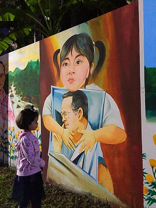 ศิลปะบนกำแพงเมืองคอน ศิลปะบนกำแพงเมืองคอน