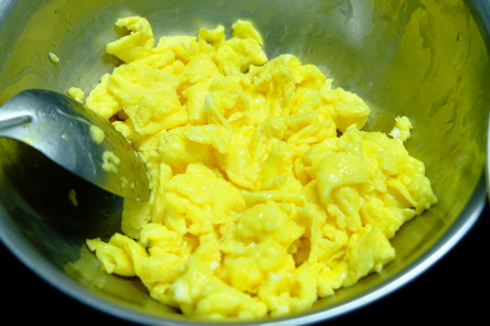 ขนมปังไส้ไข่กวน ขนมปังไส้ไข่กวน