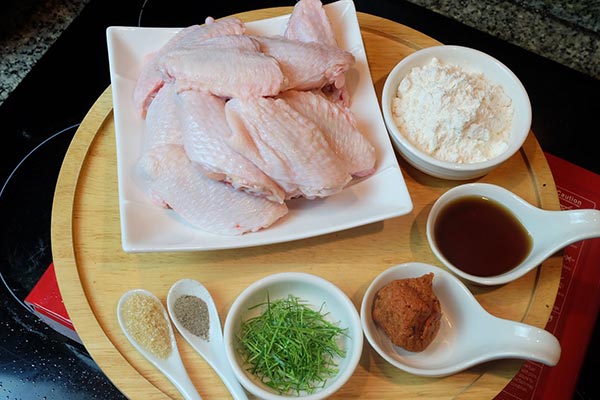 ปีกไก่ทอดพริกแกง ปีกไก่ทอดพริกแกง