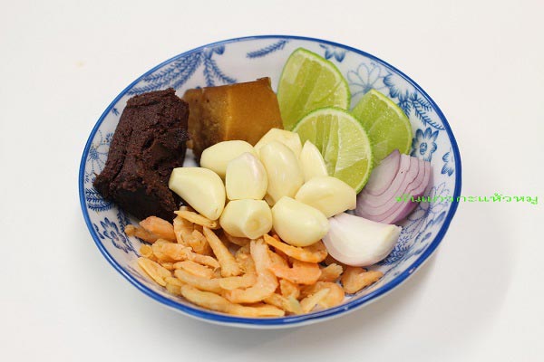 หมูสามชั้นอบกะปิ หมูสามชั้นอบกะปิ