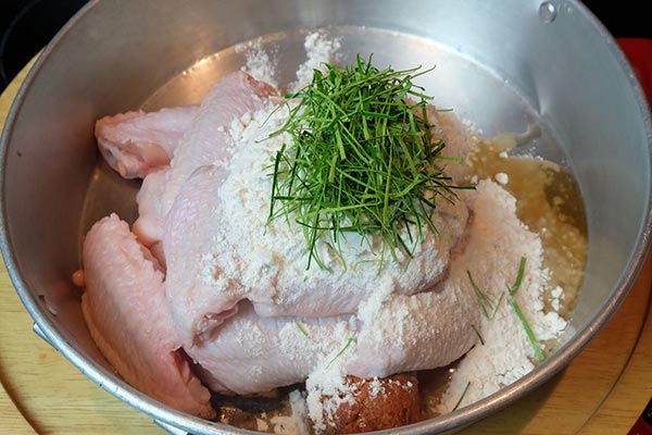 ปีกไก่ทอดพริกแกง ปีกไก่ทอดพริกแกง