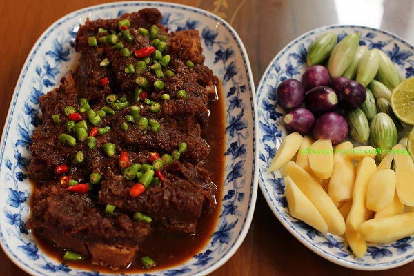หมูสามชั้นอบกะปิ หมูสามชั้นอบกะปิ