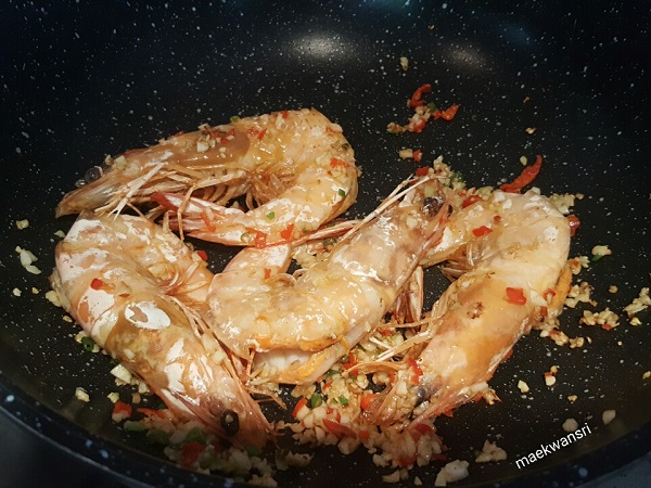กุ้งผัดพริกสับ กุ้งผัดพริกสับ