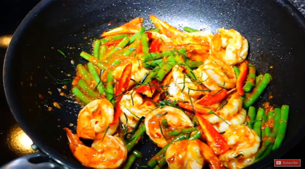 กุ้งผัดพริกแกง กุ้งผัดพริกแกง