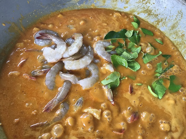 แกงคั่วกุ้งสับปะรด แกงคั่วกุ้งสับปะรด