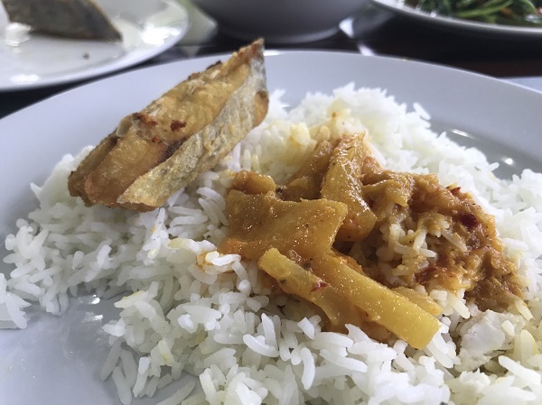 แกงคั่วกุ้งสับปะรด แกงคั่วกุ้งสับปะรด