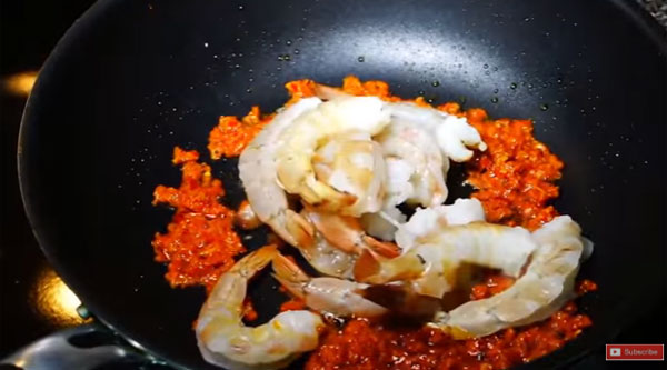 กุ้งผัดพริกแกง กุ้งผัดพริกแกง