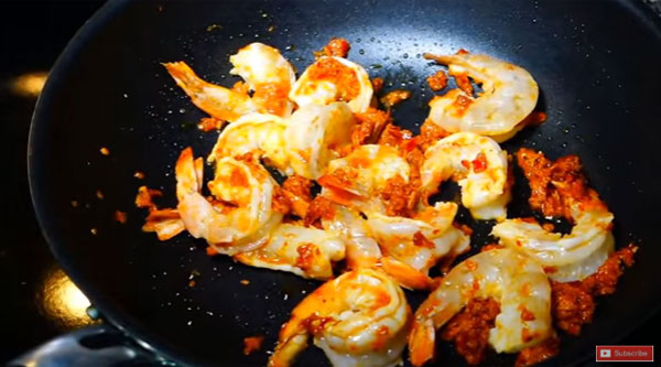 กุ้งผัดพริกแกง กุ้งผัดพริกแกง